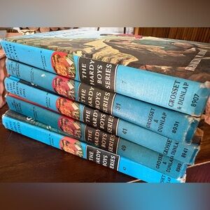 Set of 5 vintage Hardy Boys books